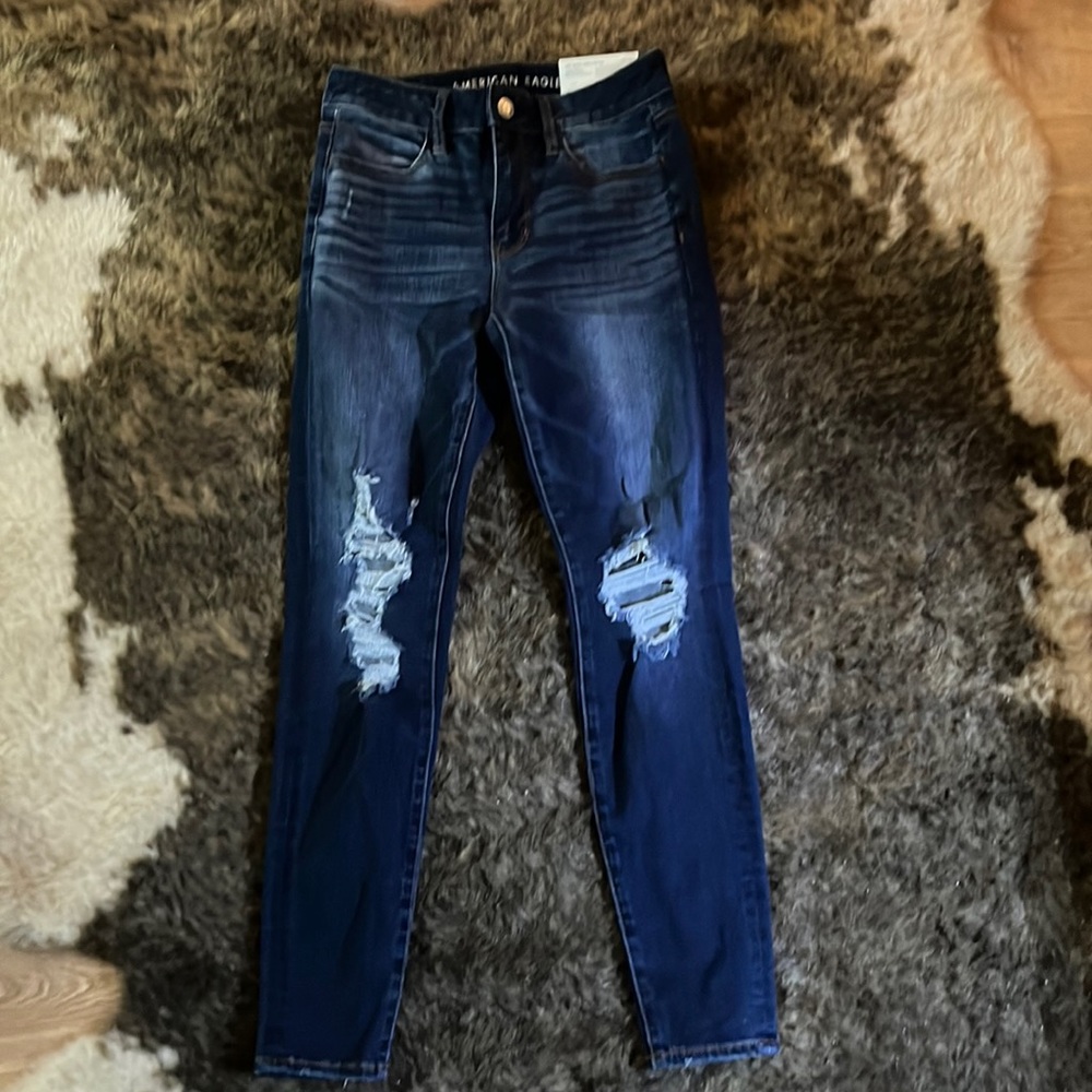 American Eagle NWT distressed skinny jeans.